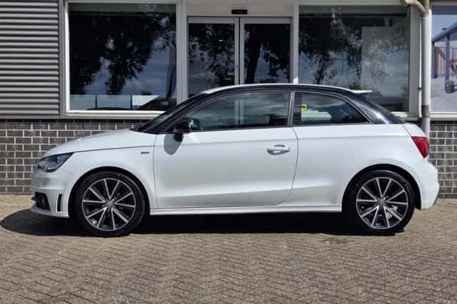 Audi A1 (2015) thumbnail 3