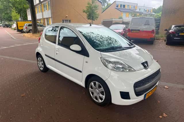 Peugeot 107 (2012) thumbnail 1