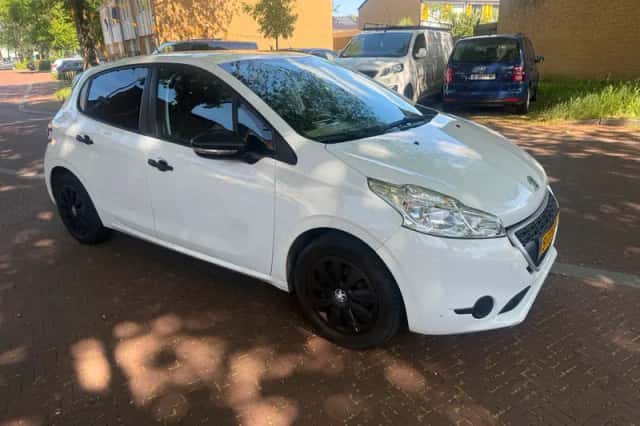 Peugeot 208 (2014) thumbnail 1