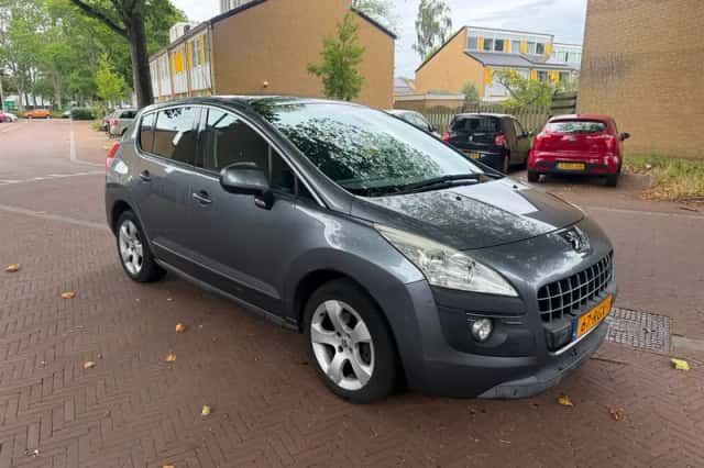 Peugeot 3008 (2011) thumbnail 1