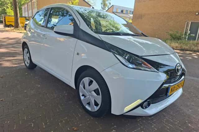 Toyota Aygo (2017) thumbnail 1