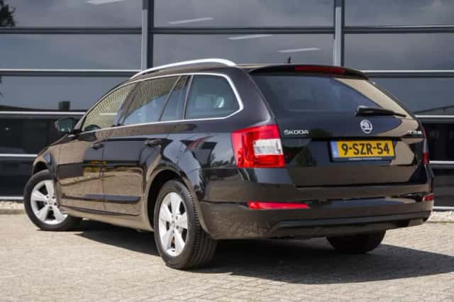 Škoda Octavia (2014) thumbnail 3