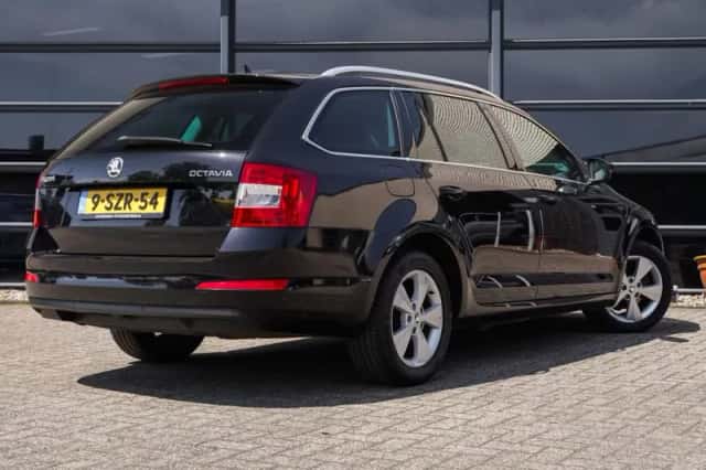 Škoda Octavia (2014) thumbnail 4