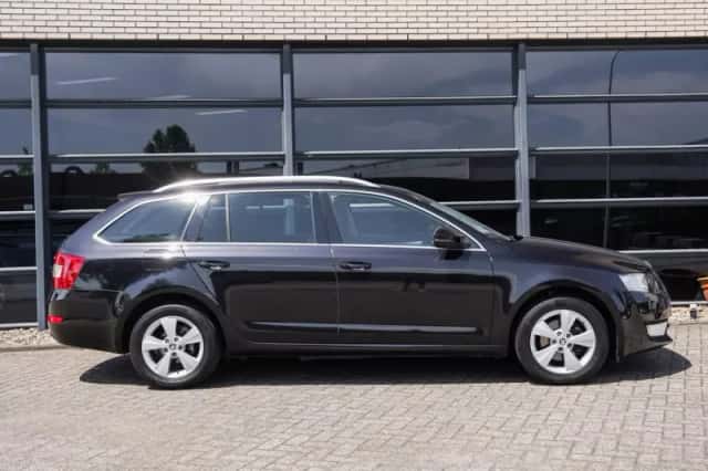 Škoda Octavia (2014) thumbnail 5