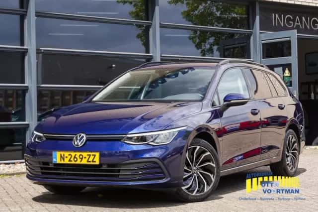 Volkswagen Golf (2022) thumbnail 2