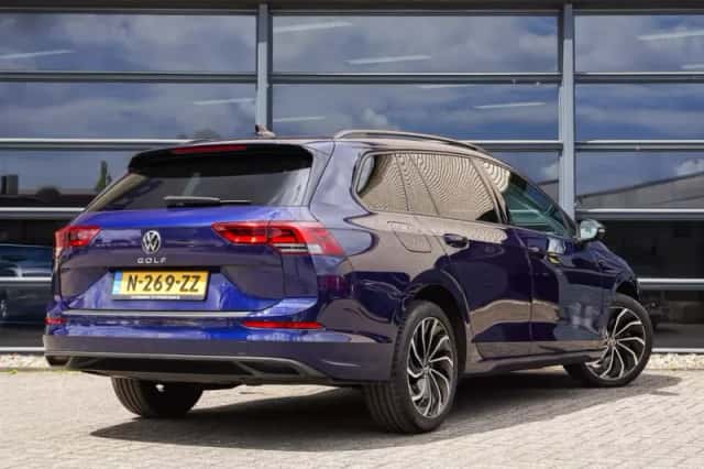 Volkswagen Golf (2022) thumbnail 4