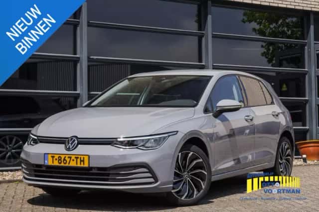 Volkswagen Golf (2023) thumbnail 2