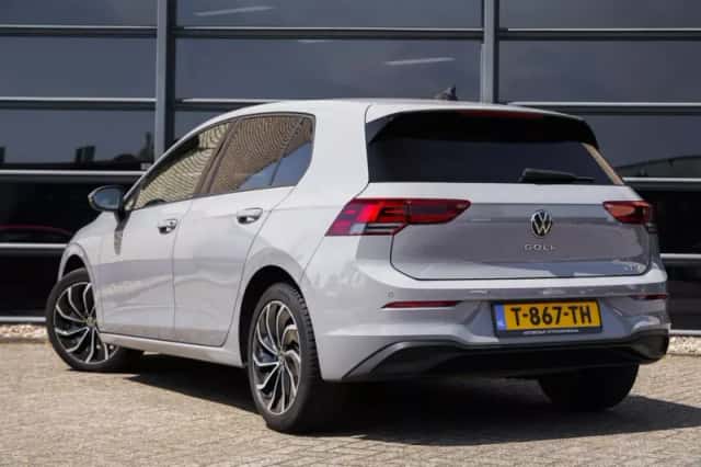 Volkswagen Golf (2023) thumbnail 3