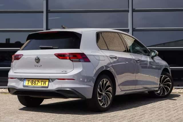 Volkswagen Golf (2023) thumbnail 4