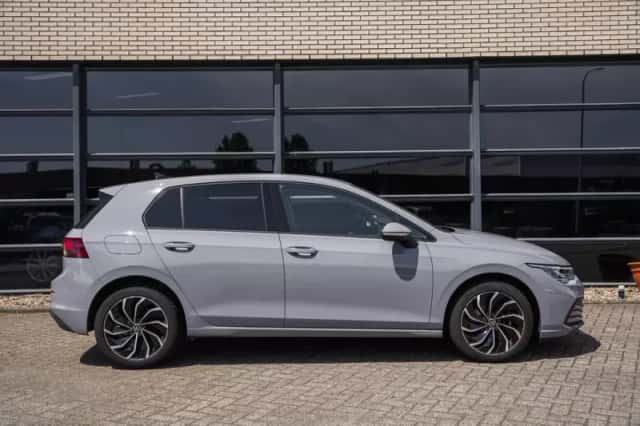 Volkswagen Golf (2023) thumbnail 5