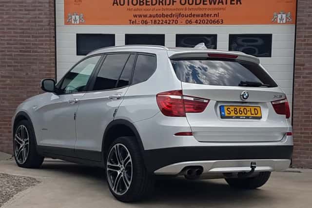 BMW X3 (2011) thumbnail 3