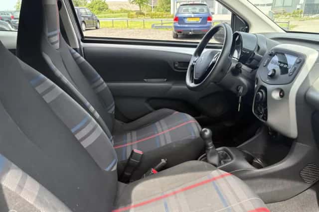 Peugeot 108 (2014) thumbnail 3