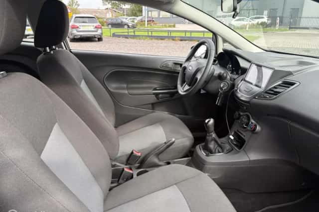 Ford Fiesta (2016) thumbnail 3