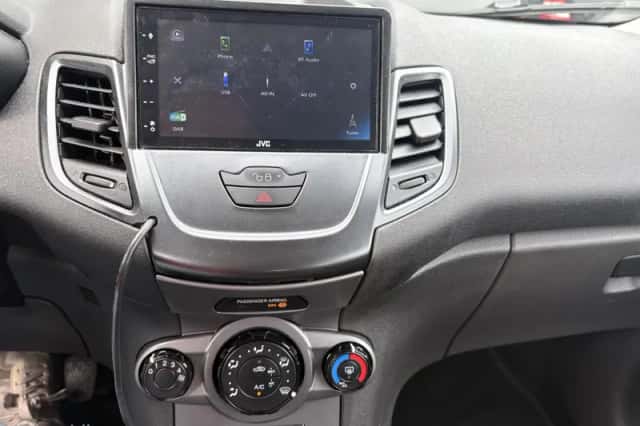 Ford Fiesta (2016) thumbnail 4
