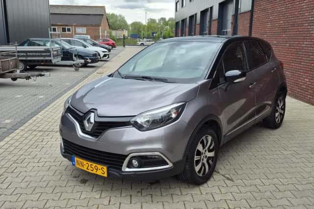 Renault Captur (2017) thumbnail 1