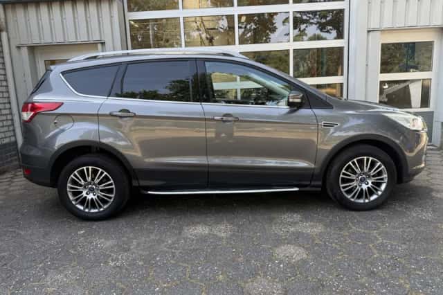 Ford Kuga (2014) thumbnail 4