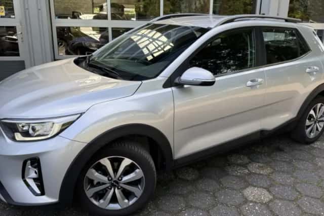 Kia Stonic (2024) thumbnail 1