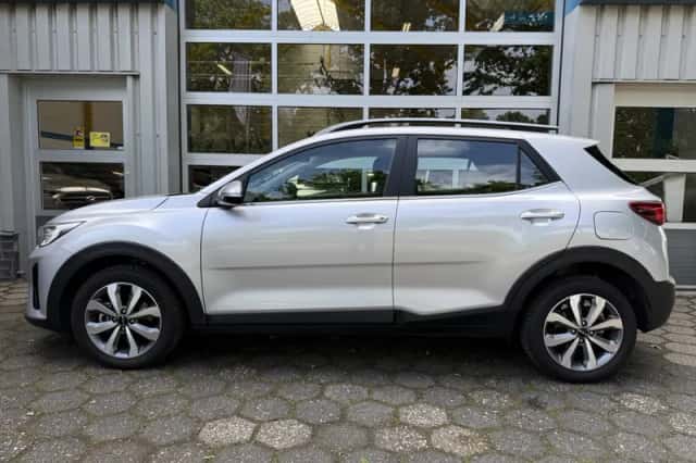 Kia Stonic (2024) thumbnail 3