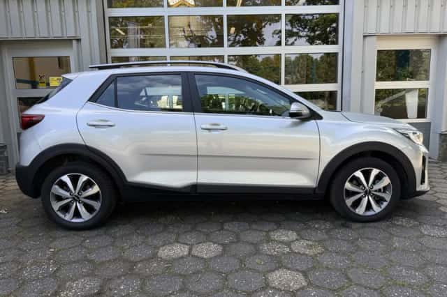 Kia Stonic (2024) thumbnail 4