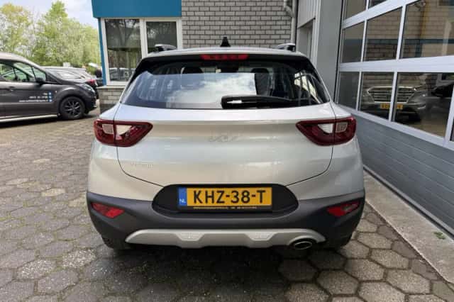 Kia Stonic (2024) thumbnail 5