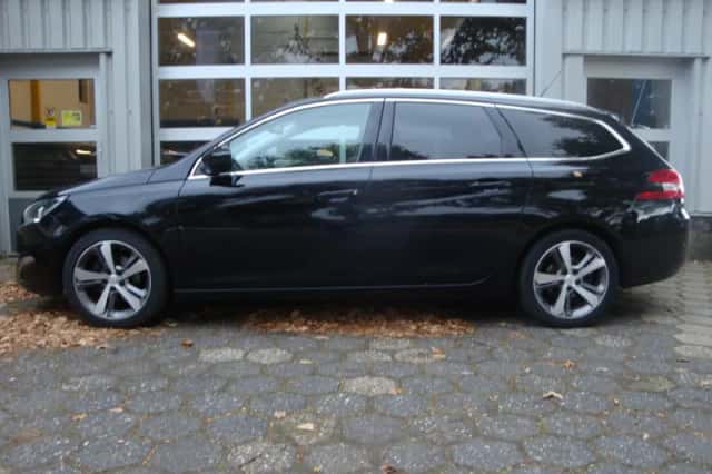 Peugeot 308 (2016) thumbnail 3
