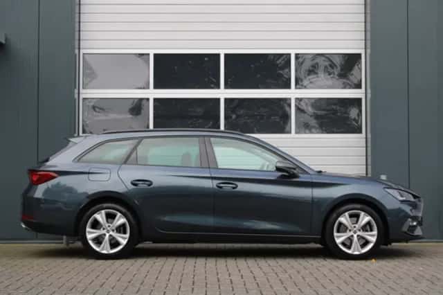 SEAT Leon Sportstourer (2021) thumbnail 2