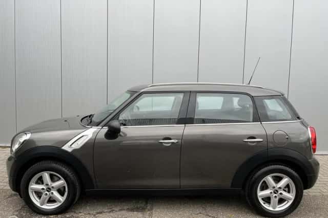 MINI Countryman (2012) thumbnail 4