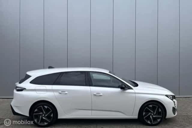 Peugeot 308 (2022) thumbnail 5