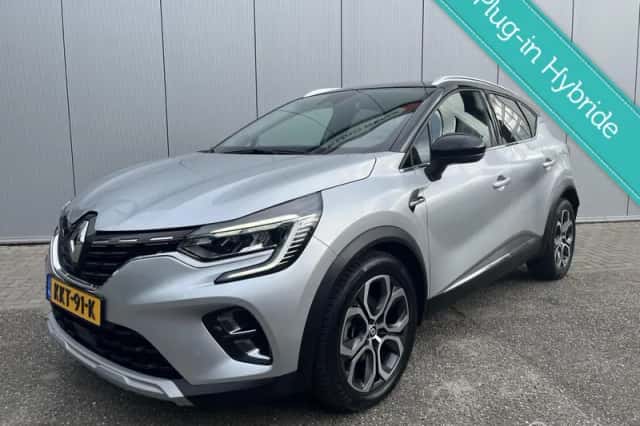 Renault Captur (2022) thumbnail 3