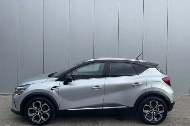 Renault Captur (2022) thumbnail 4