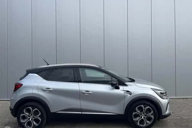 Renault Captur (2022) thumbnail 5
