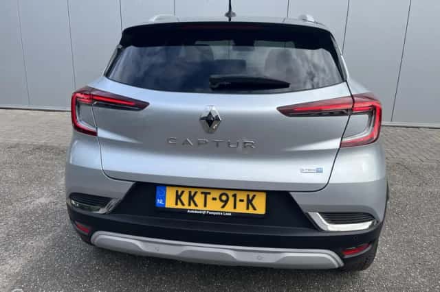 Renault Captur (2022) thumbnail 6
