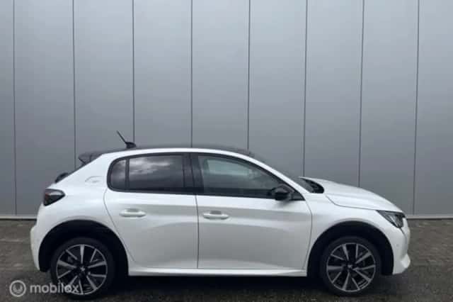 Peugeot 208 (2021) thumbnail 5