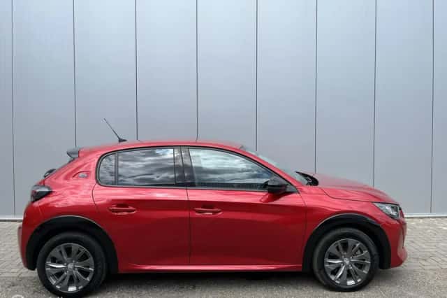 Peugeot e-208 (2022) thumbnail 5