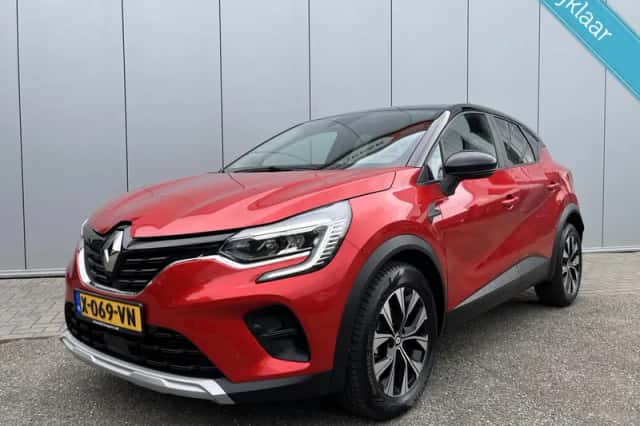Renault Captur (2024) thumbnail 2