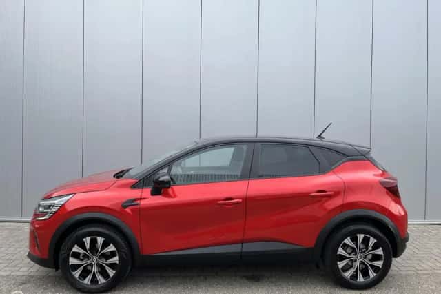 Renault Captur (2024) thumbnail 3