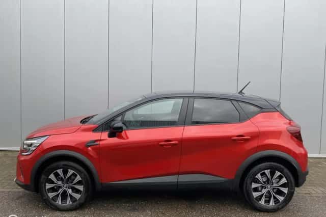 Renault Captur (2024) thumbnail 3
