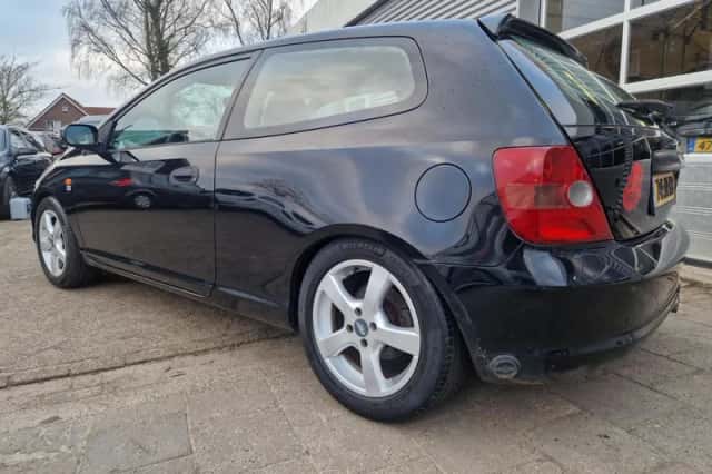Honda Civic (2002) thumbnail 3