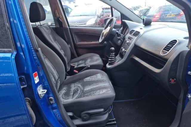 Opel Agila (2012) thumbnail 6