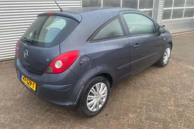 Opel Corsa (2008) thumbnail 2