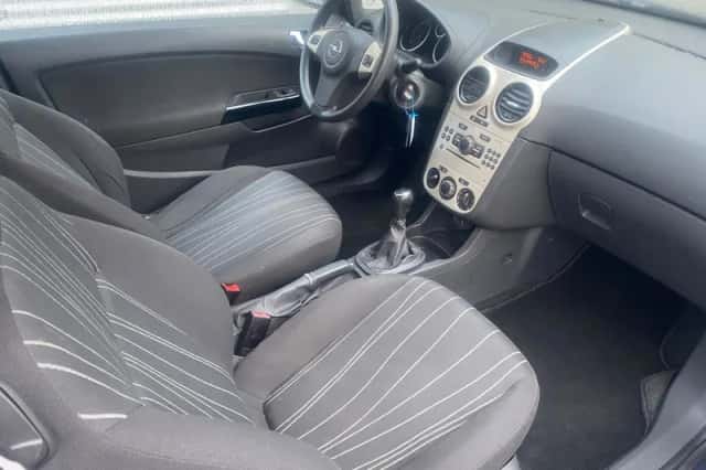 Opel Corsa (2008) thumbnail 3