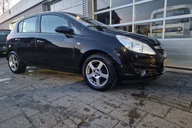 Opel Corsa (2008) thumbnail 4