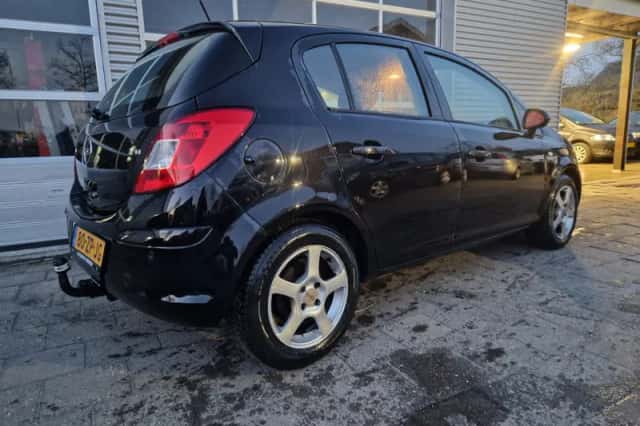 Opel Corsa (2008) thumbnail 5