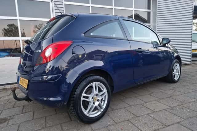 Opel Corsa (2010) thumbnail 2