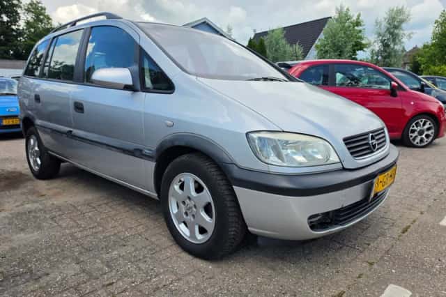 Opel Zafira (2000) thumbnail 3