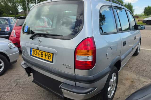 Opel Zafira (2000) thumbnail 4