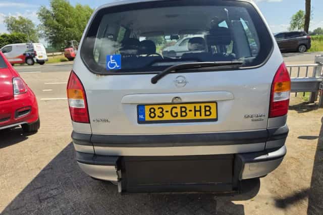Opel Zafira (2000) thumbnail 6