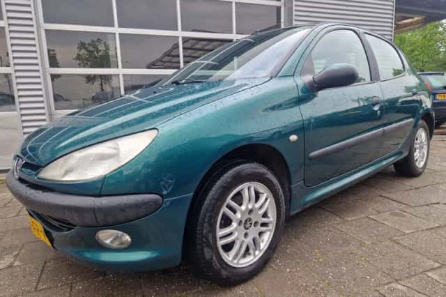 Peugeot 206 (2000) thumbnail 1