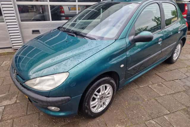 Peugeot 206 (2000) thumbnail 2