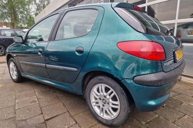 Peugeot 206 (2000) thumbnail 3